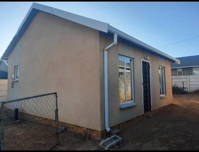 2 BEDROOM HOUSE FOR SALE IN SAVANNA CITY